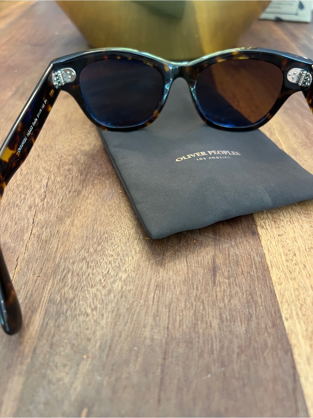 Oliver Peoples Designer Tortoiseshell Eadie Sunglasses with case - Picture 9 of 15